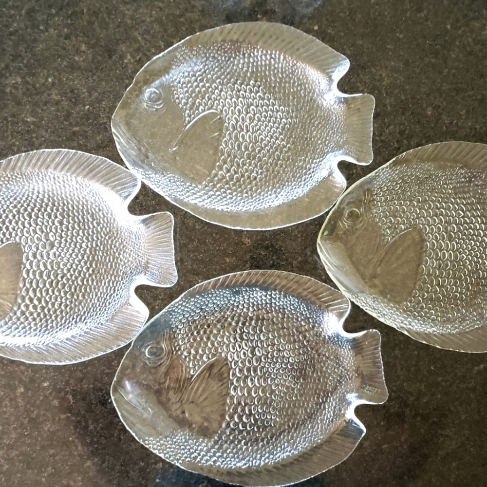 Glass fish plates.